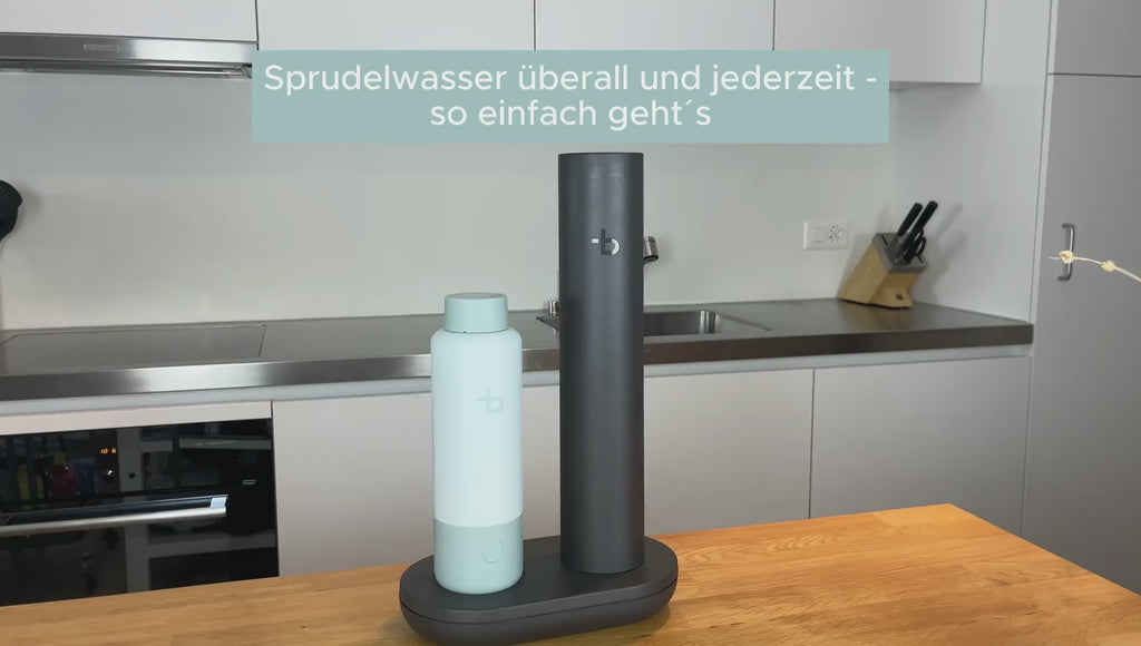 Die wiederbefüllbare Sprudelflasche (spark bottle) von bottleplus hat für zuhause ein spark set, wodurch der Gastank aufgefüllt werden kann